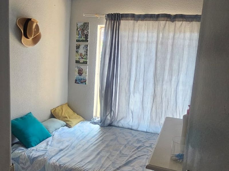 3 Bed 1 bath town house for sale in Country view - Photo 10