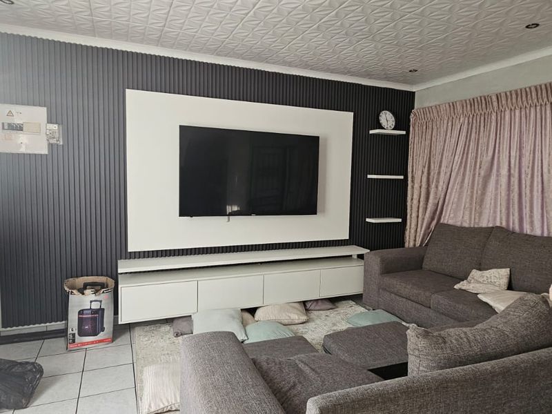 3 Bed 1 bath town house for sale in Country view - Photo 5