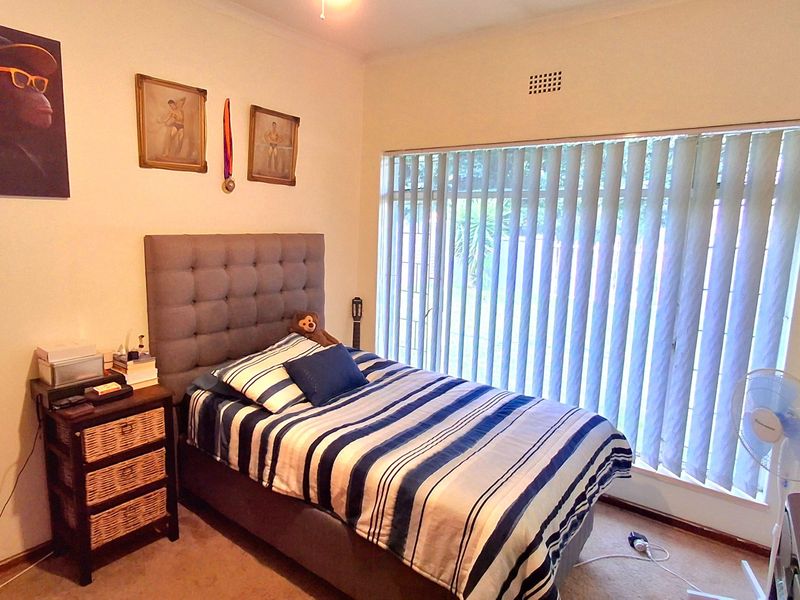 Lovely Family Home with Entertainment Area & 2-Bedroom Flatlet in Vaal Park - Photo 9