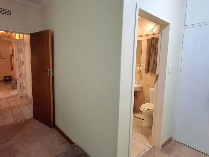 Lovely Family Home with Entertainment Area & 2-Bedroom Flatlet in Vaal Park - Photo 6