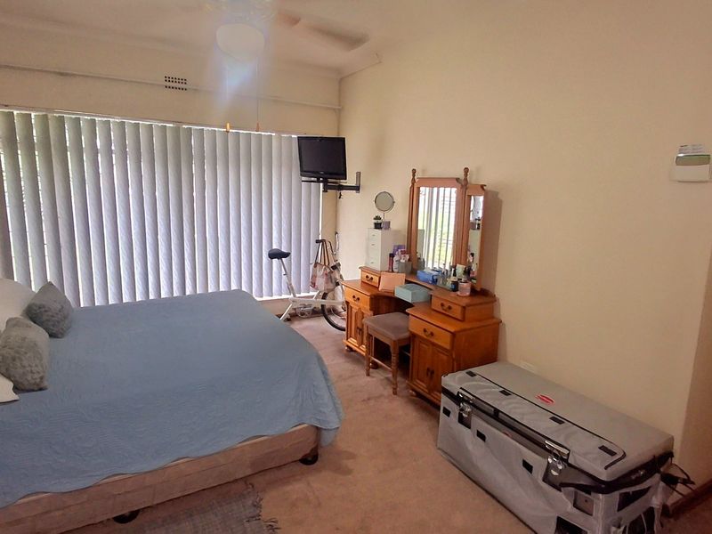 Lovely Family Home with Entertainment Area & 2-Bedroom Flatlet in Vaal Park - Photo 5