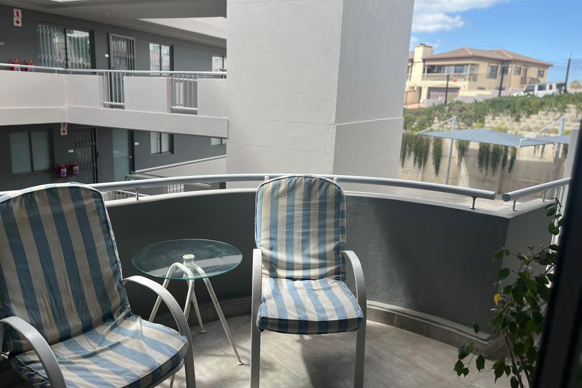 MODERN GROUND FLOOR APARTMENT IN SECURE COMPLEX - Photo 4