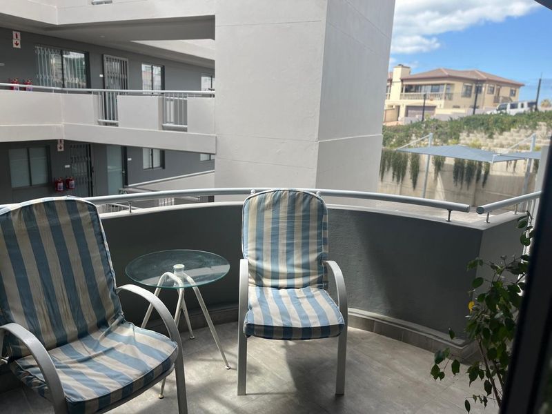 MODERN GROUND FLOOR APARTMENT IN SECURE COMPLEX - Photo 4