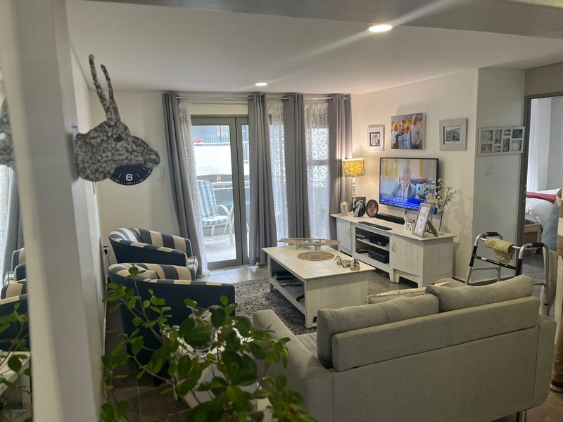 MODERN GROUND FLOOR APARTMENT IN SECURE COMPLEX - Photo 5