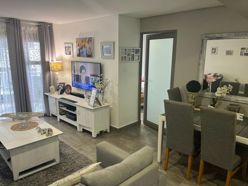 MODERN GROUND FLOOR APARTMENT IN SECURE COMPLEX - Photo 6