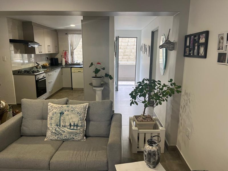 MODERN GROUND FLOOR APARTMENT IN SECURE COMPLEX - Photo 9