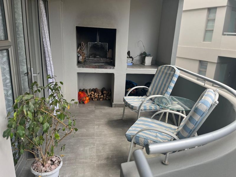 MODERN GROUND FLOOR APARTMENT IN SECURE COMPLEX - Photo 3