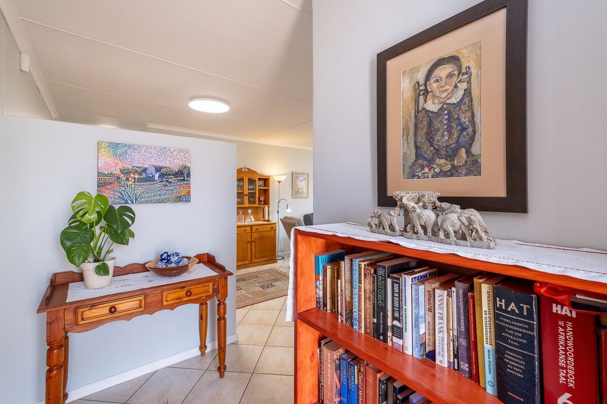 Neat Face-Brick Home In Fairview Gardens - Photo 3