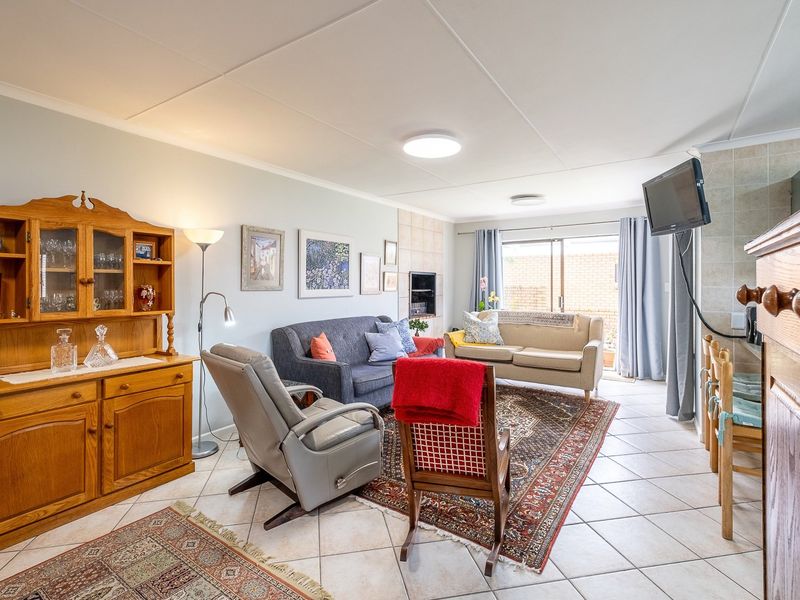 Neat Face-Brick Home In Fairview Gardens - Photo 4