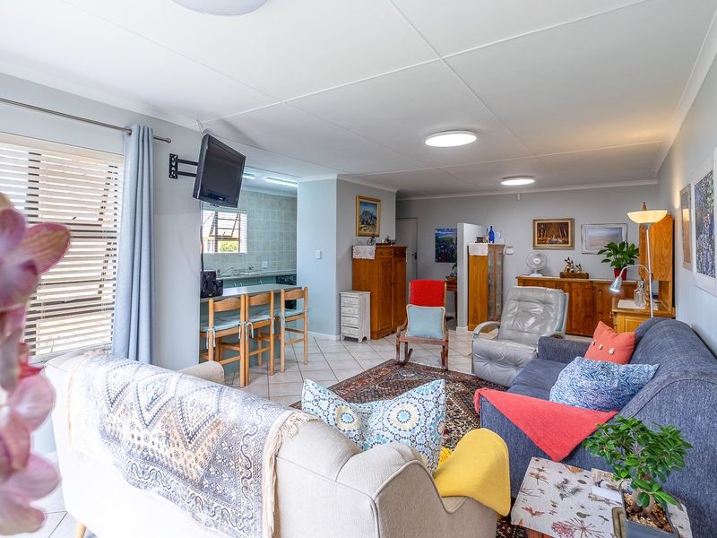 Neat Face-Brick Home In Fairview Gardens - Photo 6