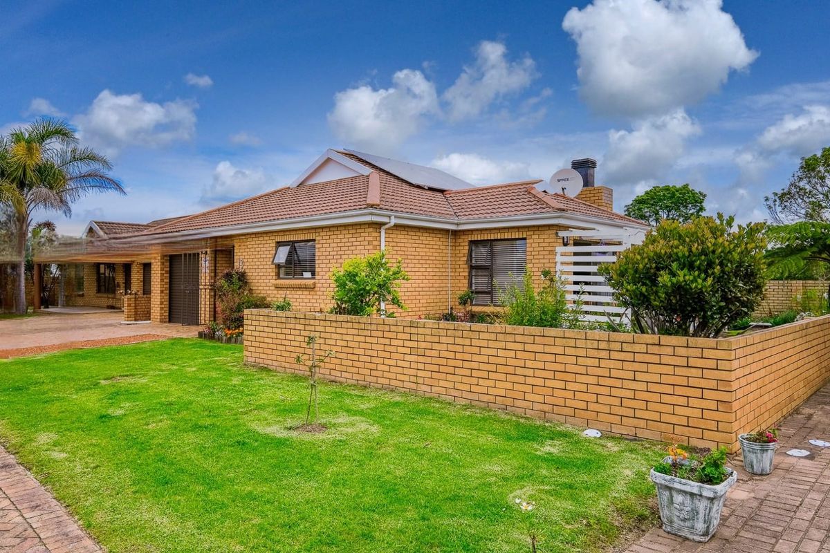 Neat Face-Brick Home In Fairview Gardens - Photo 2
