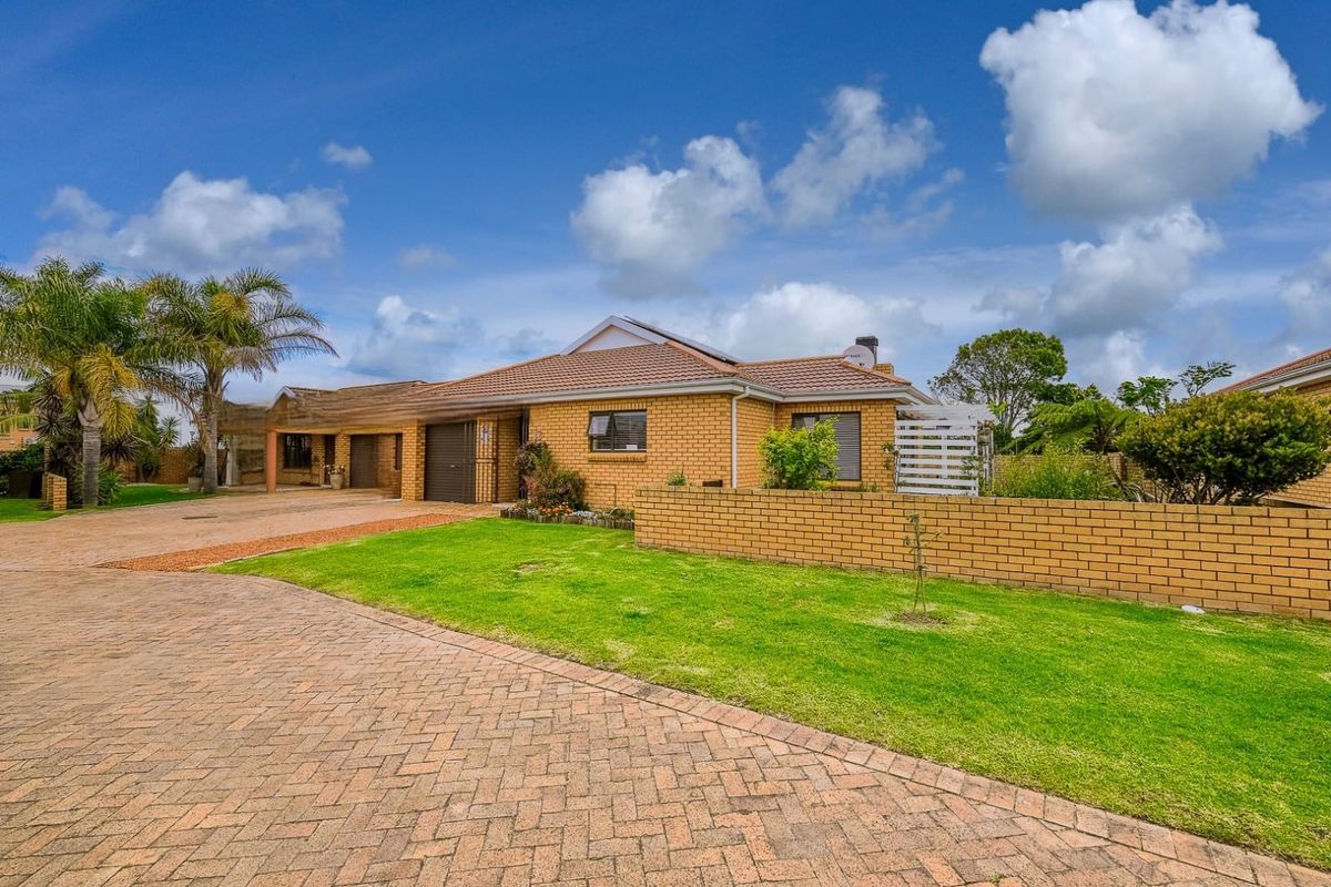 Neat Face-Brick Home In Fairview Gardens - Photo 3