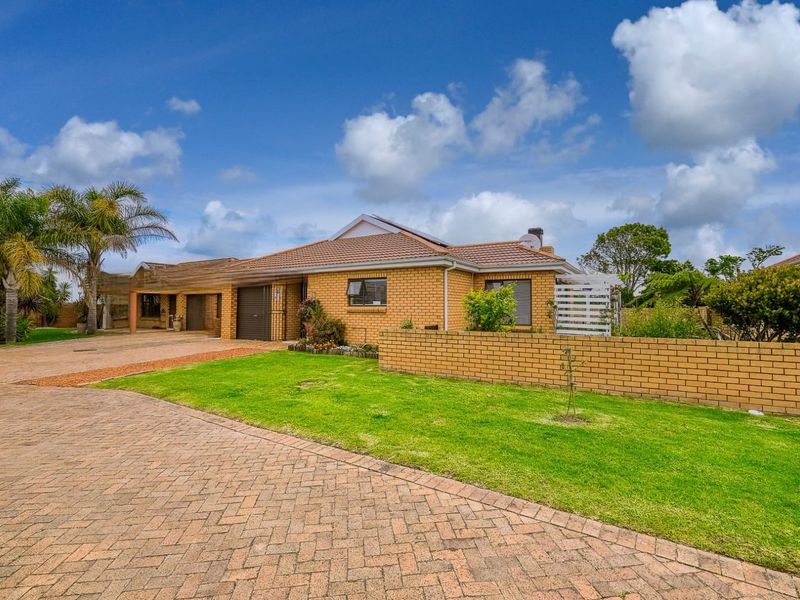 Neat Face-Brick Home In Fairview Gardens - Photo 3