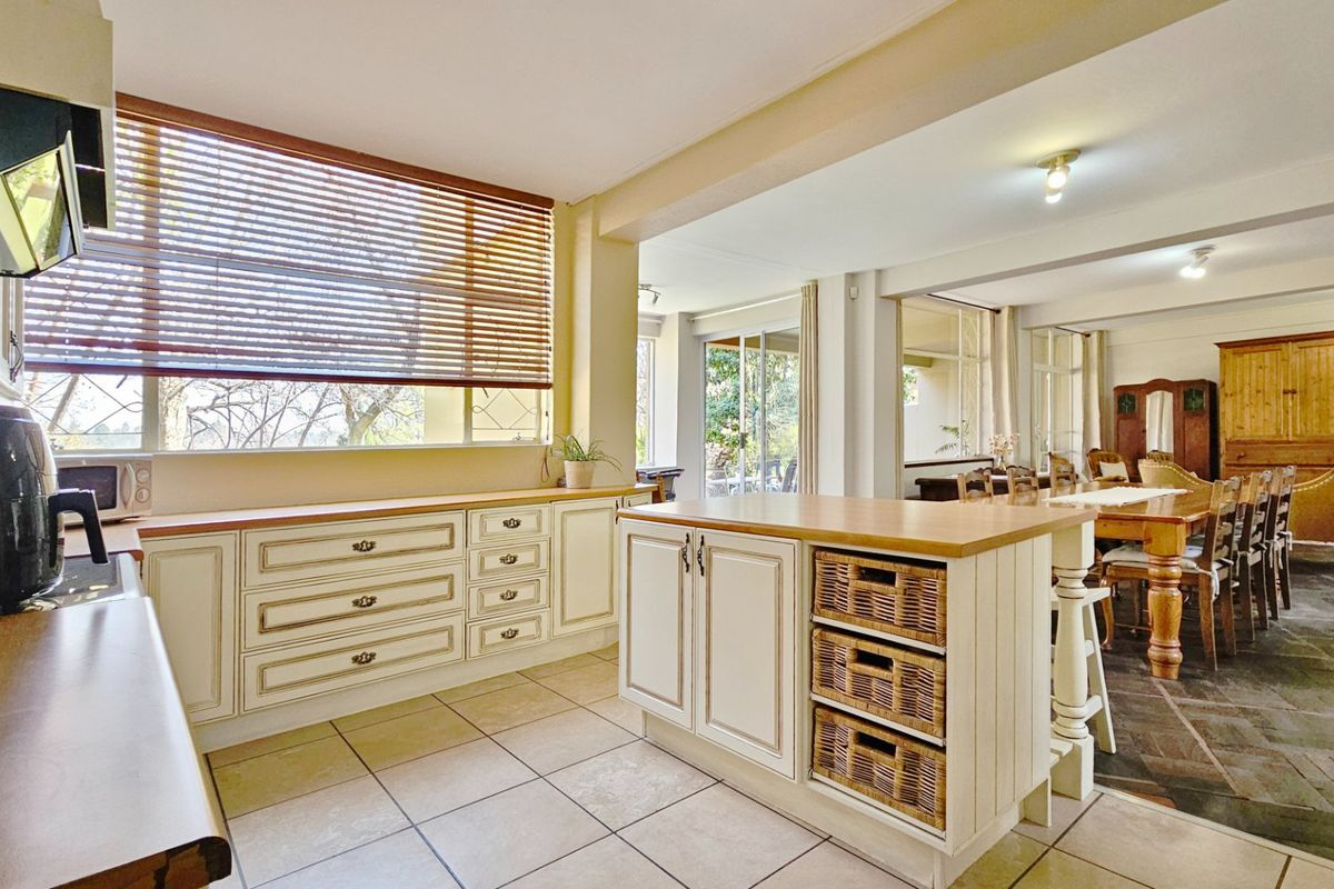 A spacious and immaculate duplex unit in Three Rivers Proper. - Photo 2