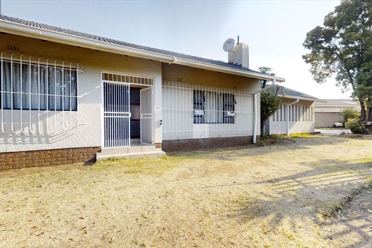 Modern Home with Stylish Comfort and Convenience - Photo 3