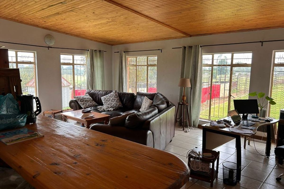 Elegant Family Home with Generous Living Spaces - Photo 3