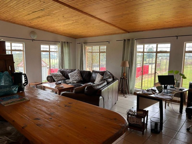 Elegant Family Home with Generous Living Spaces - Photo 3