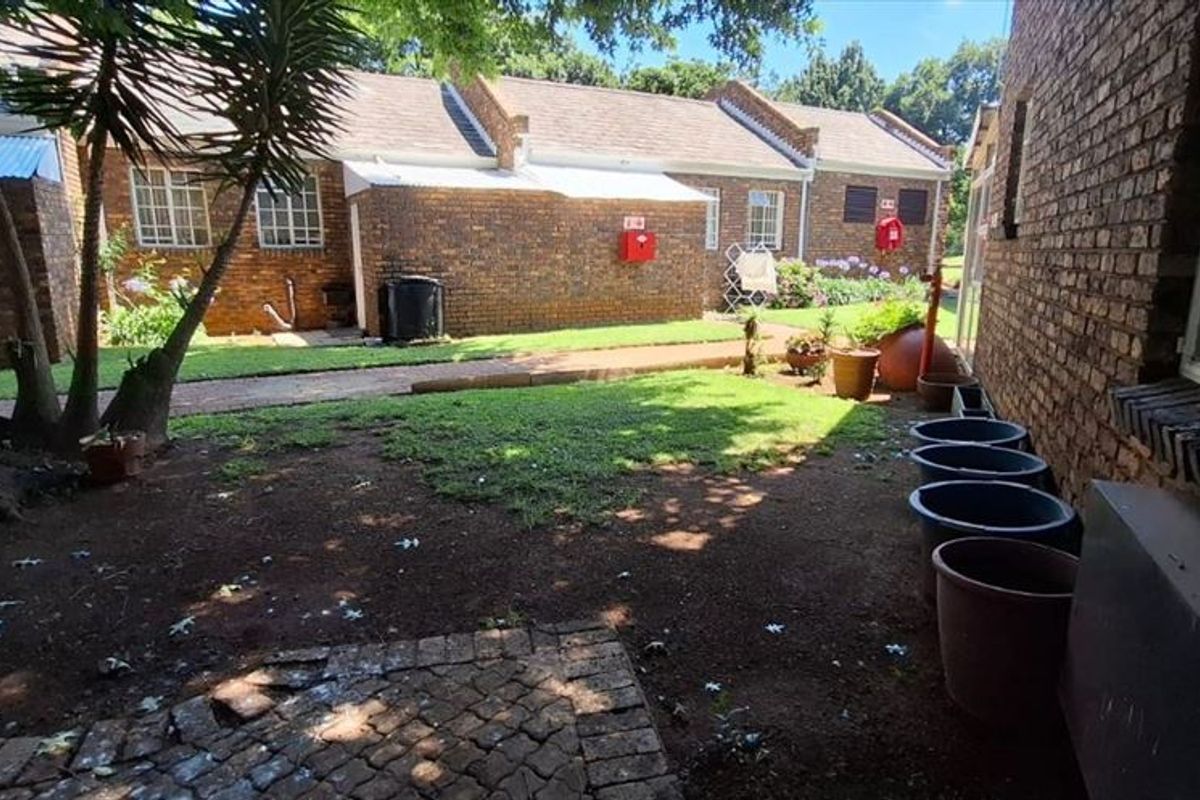 Charming and Comfortable Two-Bedroom Home - Photo 3