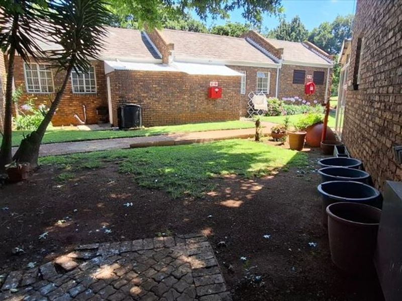 Charming and Comfortable Two-Bedroom Home - Photo 3