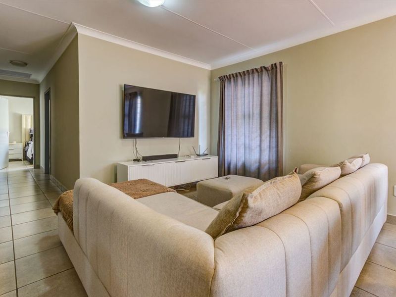 Comfortable Family Home with Practical Living Spaces - Photo 2