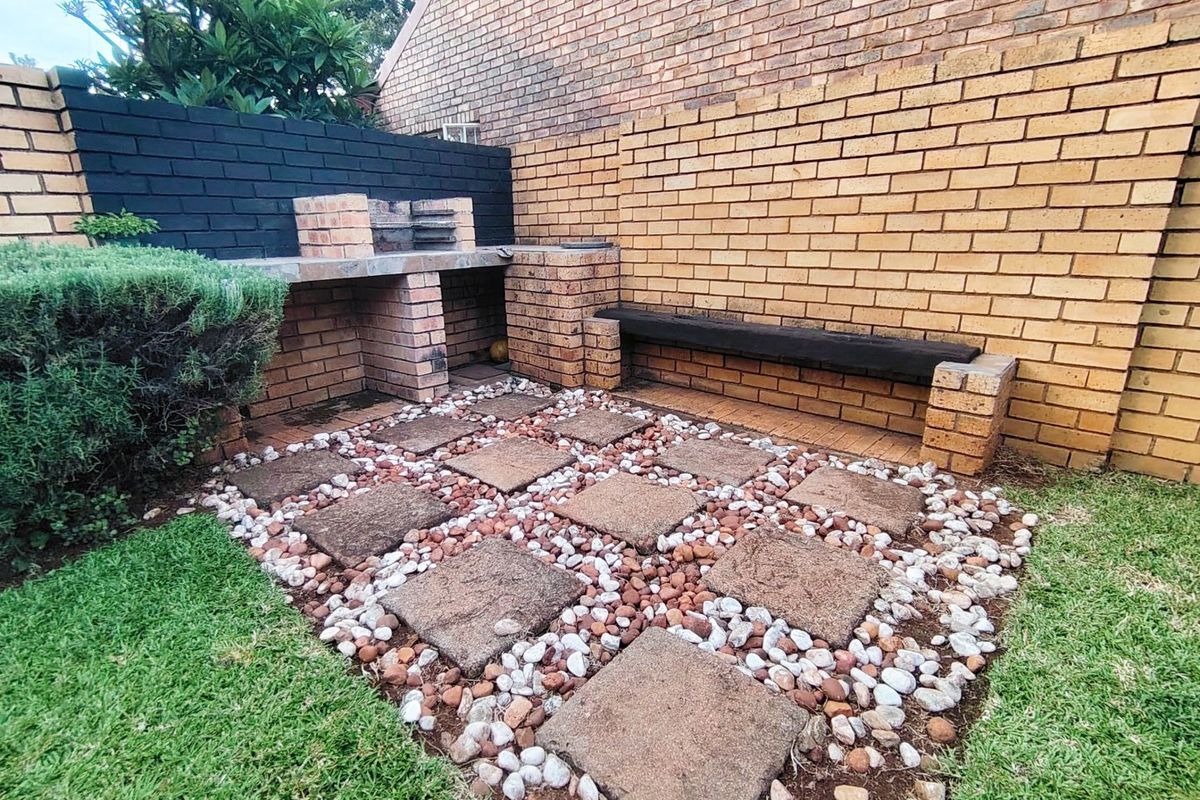 Beautiful 3 Bedroom Family Home in Wierdaglen Estate, Centurion - Photo 5