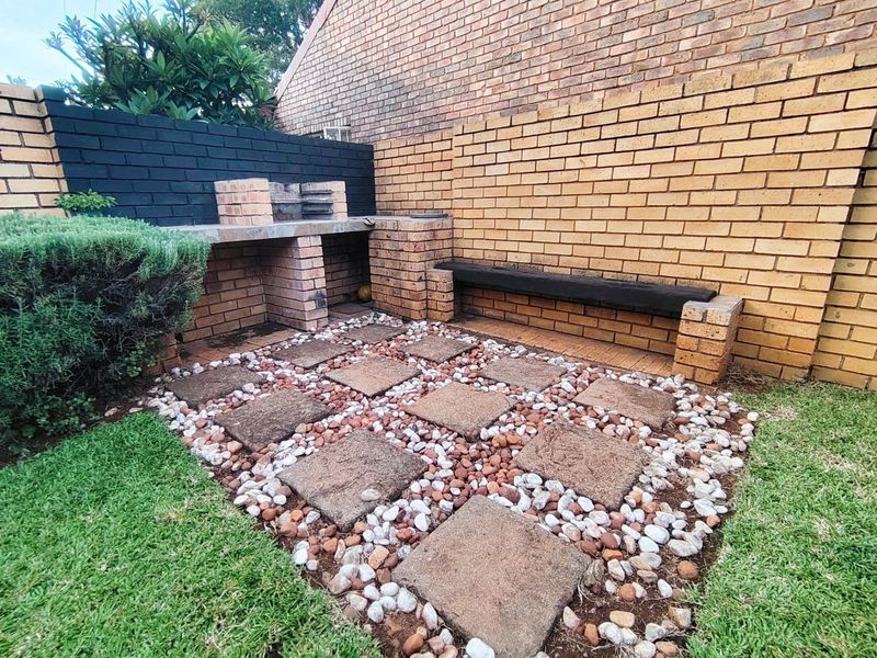 Beautiful 3 Bedroom Family Home in Wierdaglen Estate, Centurion - Photo 5