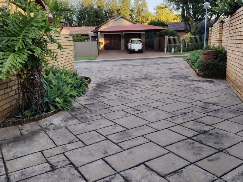 Beautiful 3 Bedroom Family Home in Wierdaglen Estate, Centurion - Photo 3