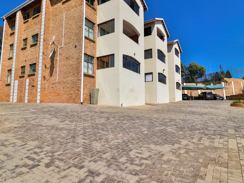 Stylish & Secure 3-Bedroom Flat – Perfect Family Living!  - Photo 5