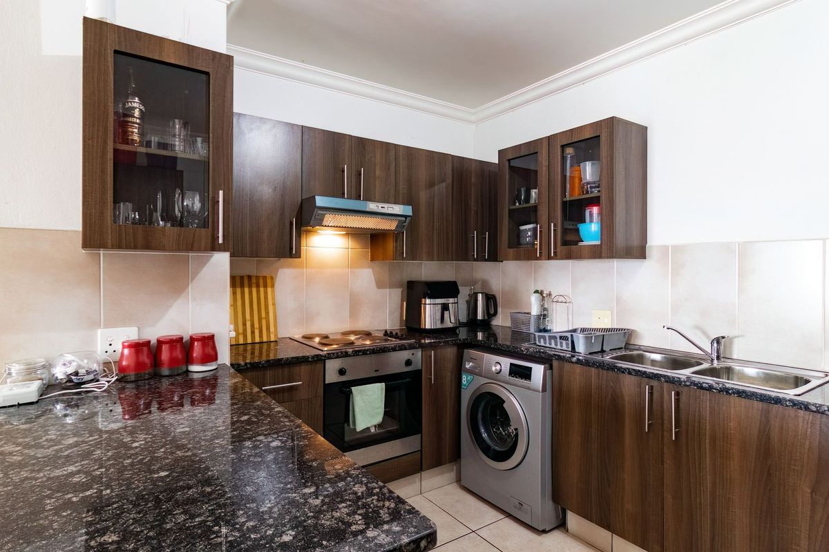 Stylish & Secure 3-Bedroom Flat – Perfect Family Living!  - Photo 2