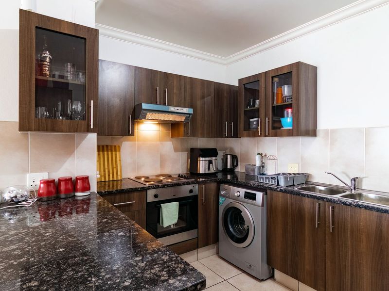 Stylish & Secure 3-Bedroom Flat – Perfect Family Living!  - Photo 2