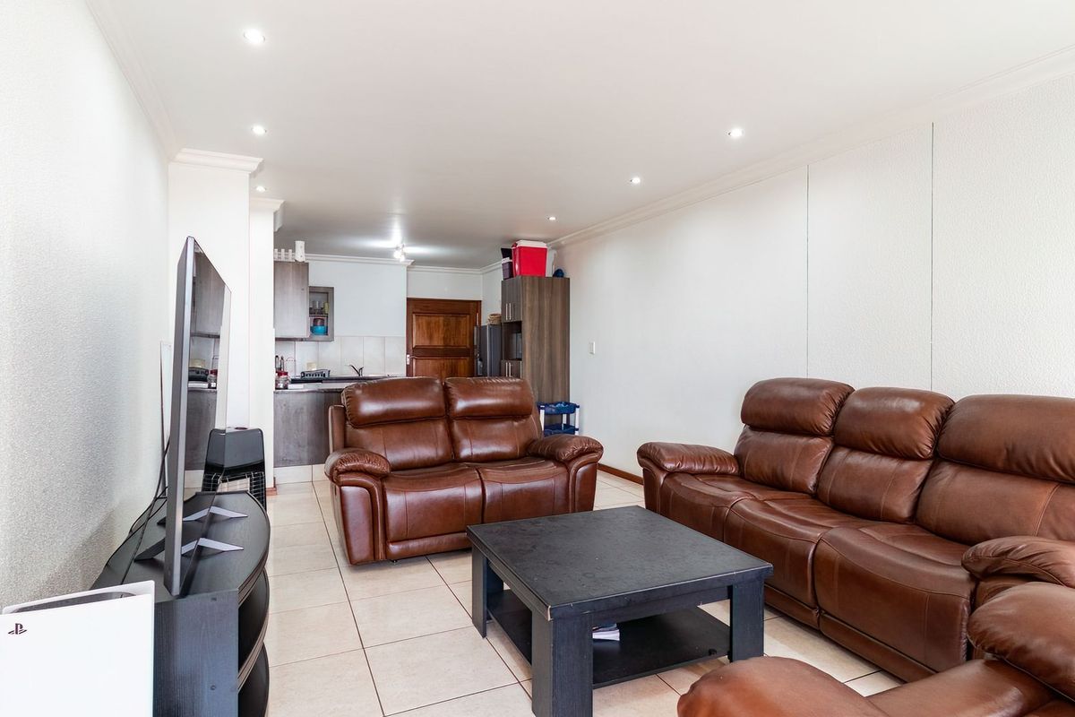 Stylish & Secure 3-Bedroom Flat – Perfect Family Living!  - Photo 3