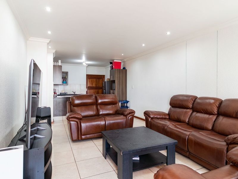 Stylish & Secure 3-Bedroom Flat – Perfect Family Living!  - Photo 3