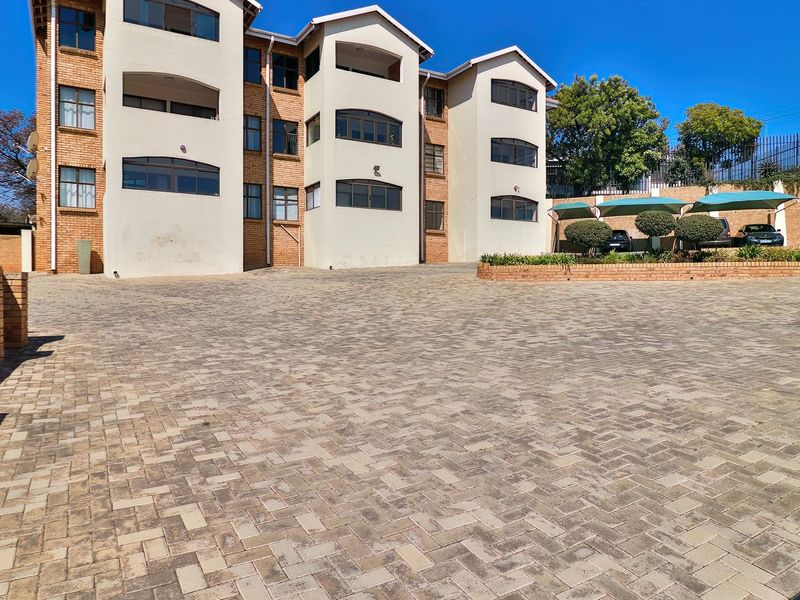 Stylish & Secure 3-Bedroom Flat – Perfect Family Living!  - Photo 7