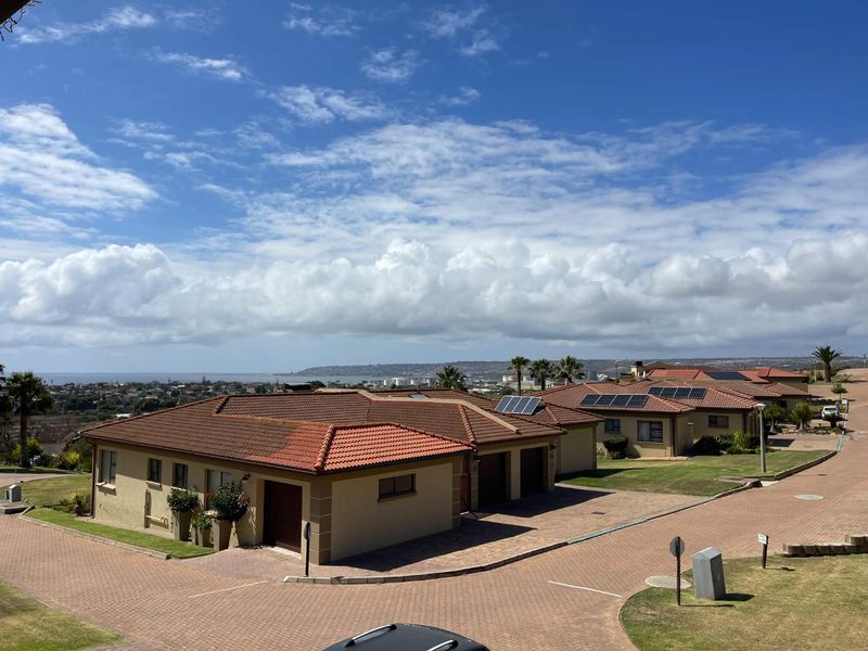 Townhouse in a Beautiful and Well Maintained Complex !!! - Photo 2