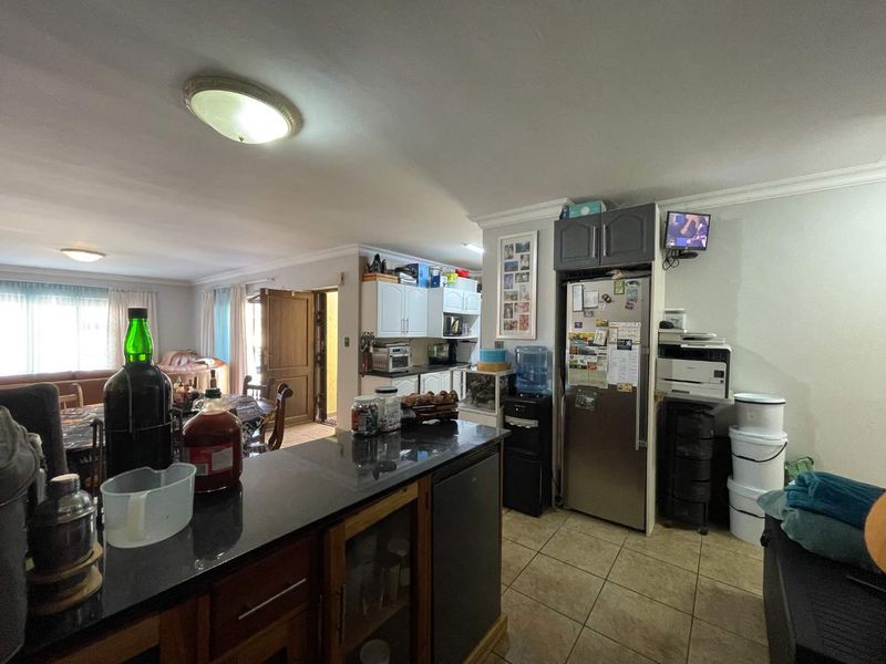 Townhouse in a Beautiful and Well Maintained Complex !!! - Photo 7