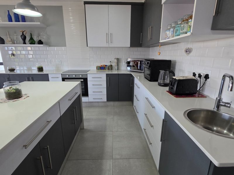 Beautiful House... Popular Estate... Stylish and Modern... Close to Nature !!! - Photo 4