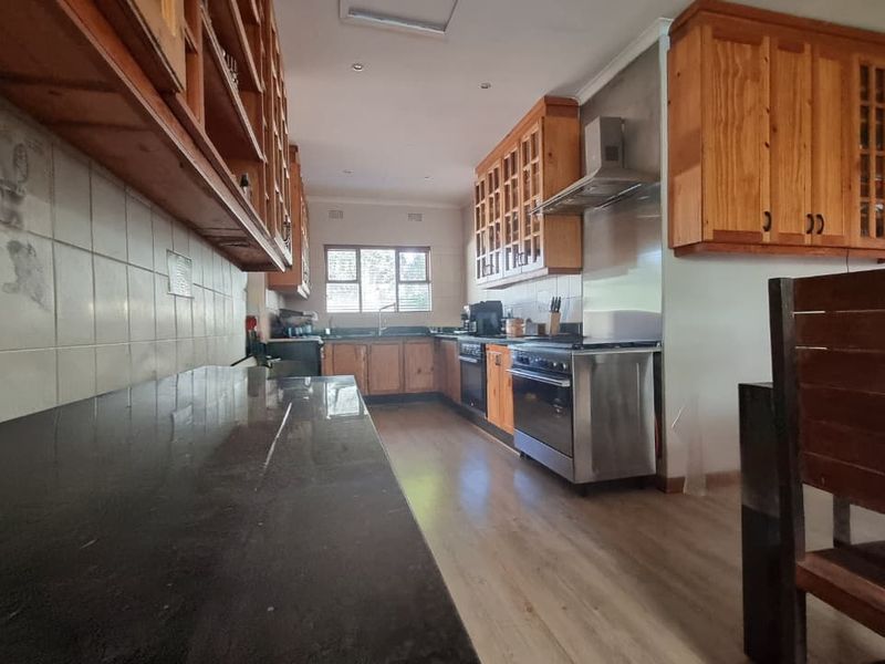 4-Bedroom elegant family residence with impressive amenities in Three Rivers East. - Photo 6