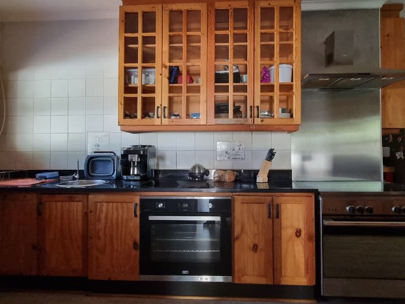 4-Bedroom elegant family residence with impressive amenities in Three Rivers East. - Photo 3