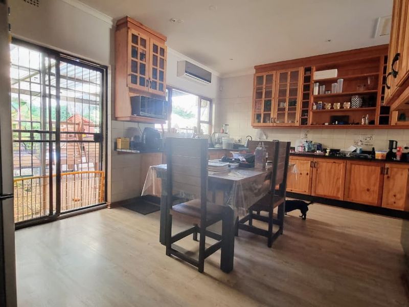 4-Bedroom elegant family residence with impressive amenities in Three Rivers East. - Photo 8