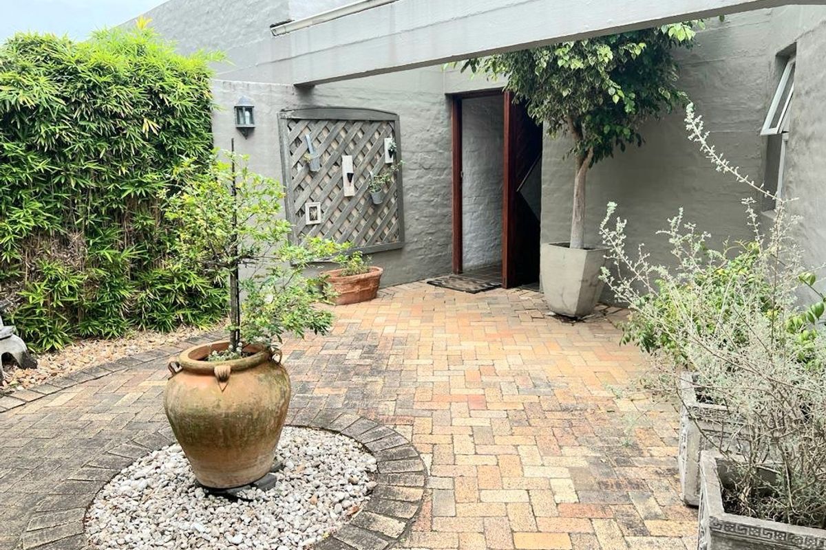 A business situated in a fantastic, popular area like this, does not come along often! - Photo 2