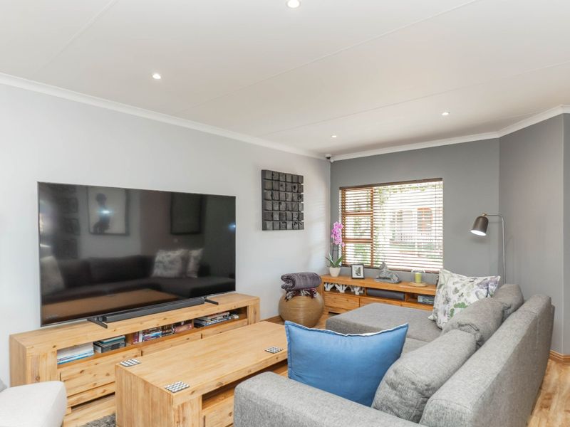 Luxurious 4 Bedroom townhouse For Sale.! - Photo 8