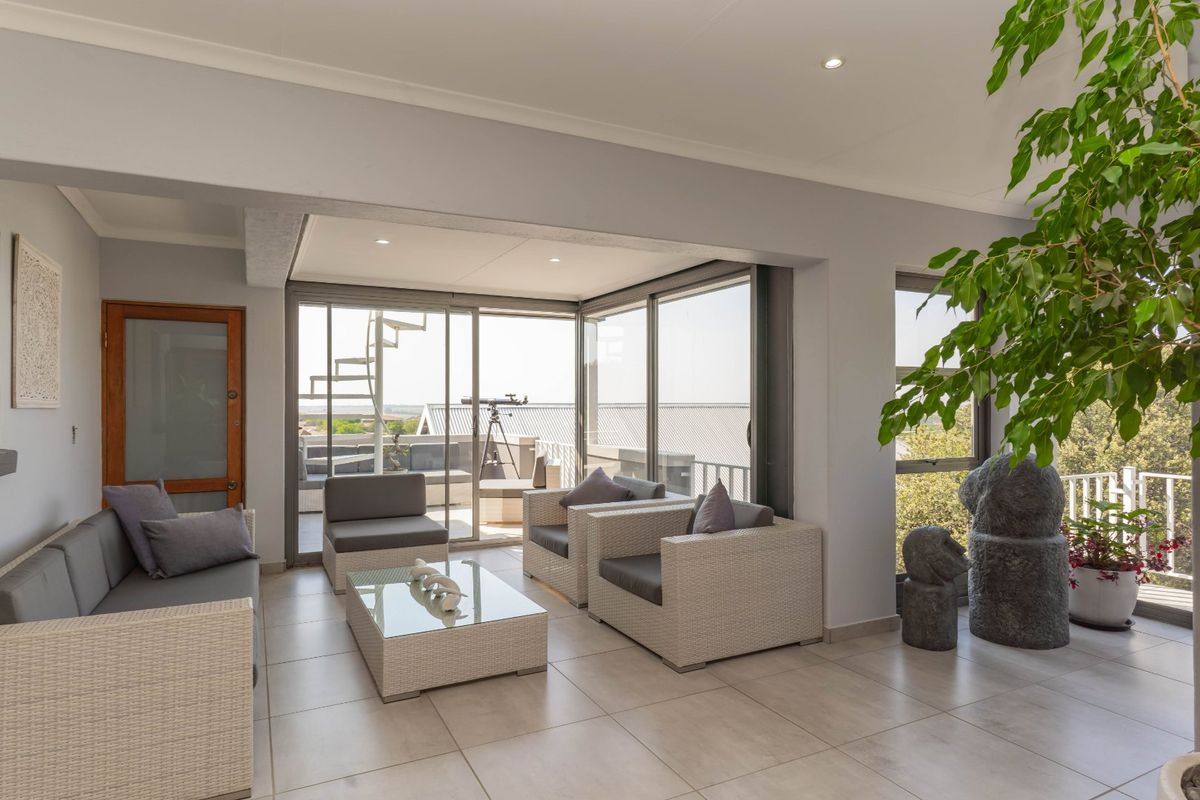 Luxurious 4 Bedroom townhouse For Sale.! - Photo 5