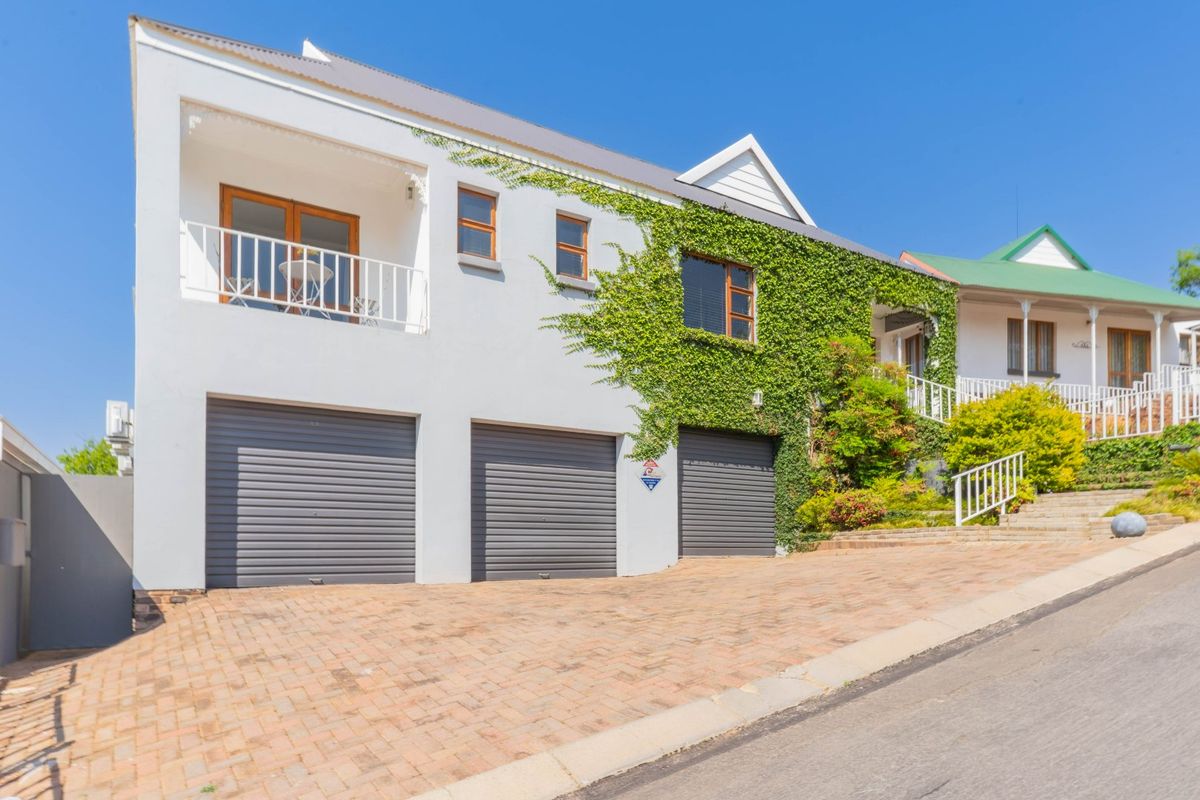 Luxurious 4 Bedroom townhouse For Sale.! - Photo 3