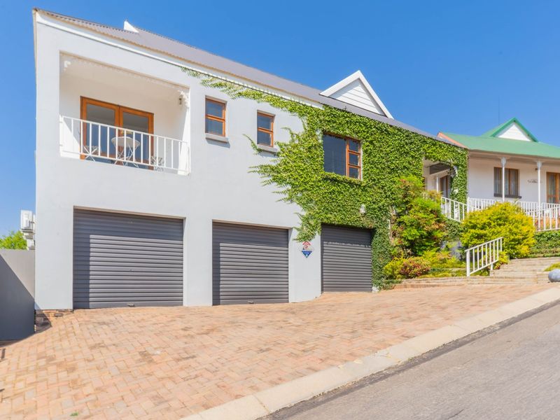 Luxurious 4 Bedroom townhouse For Sale.! - Photo 3