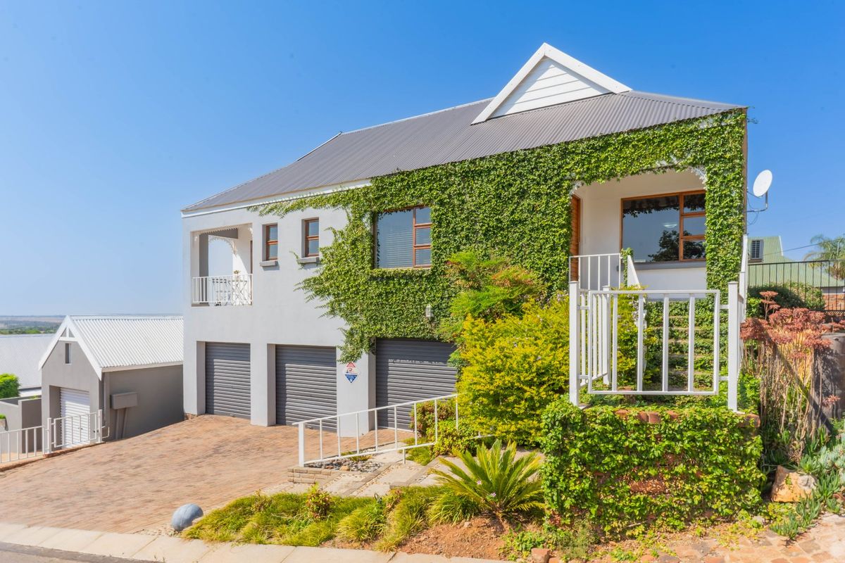 Luxurious 4 Bedroom townhouse For Sale.! - Photo 4