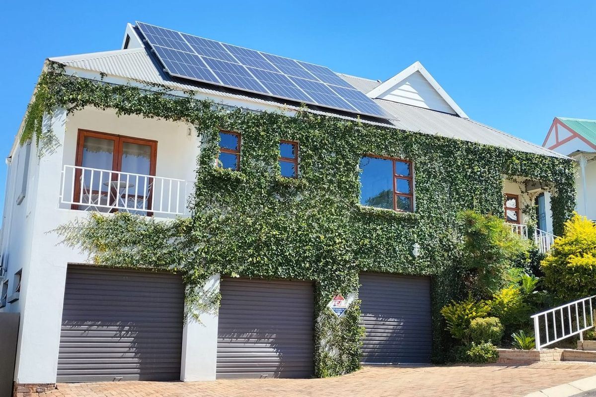 Luxurious 4 Bedroom townhouse For Sale.! - Photo 2