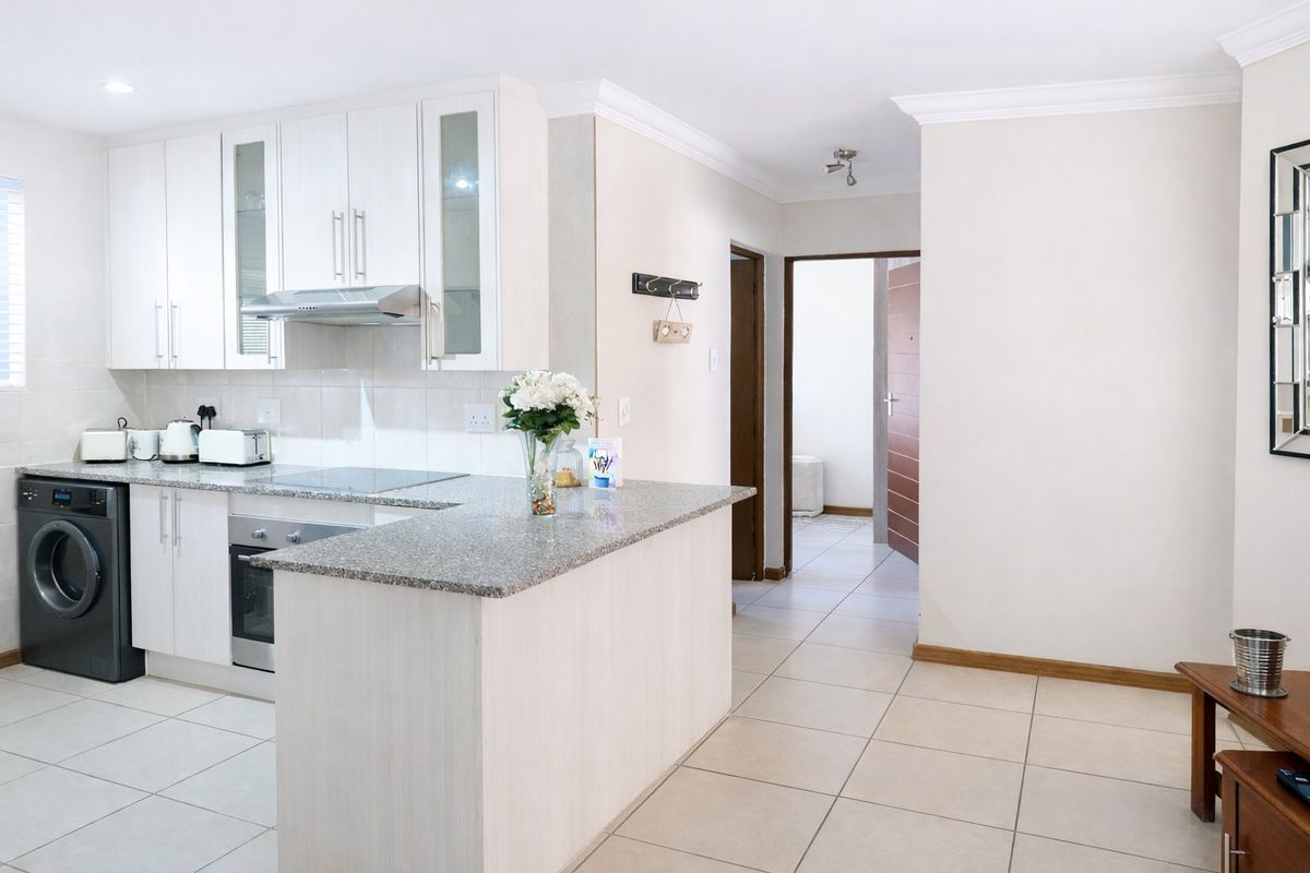 Modern Ground Floor Apartment in Sought-After Comet Estate – Next to the Golf Course - Photo 2