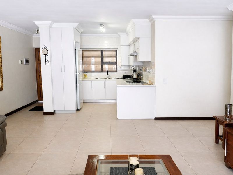 Modern Ground Floor Apartment in Sought-After Comet Estate – Next to the Golf Course - Photo 1