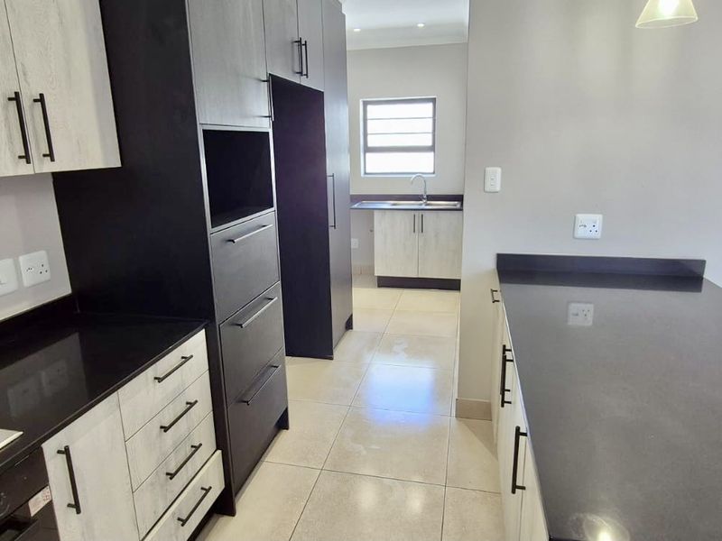 Immaculate modern secure bargain not to be repeated  - Photo 10