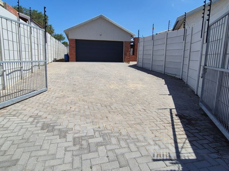 Immaculate modern secure bargain not to be repeated  - Photo 7